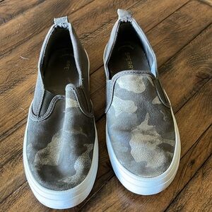 Sperry Slip-Ons Size 8.5 Shimmer Camo